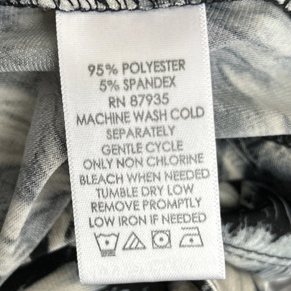 Susan Graver Liquid Knit Black White Abstract Jewel Neck Tunic Top 2X A282079 - Picture 7 of 8